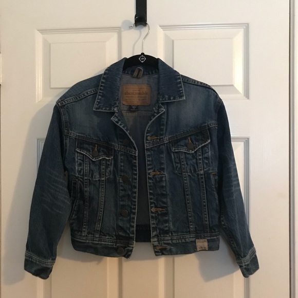 Abercrombie & Fitch Jackets & Blazers - Abercrombie cropped jean jacket